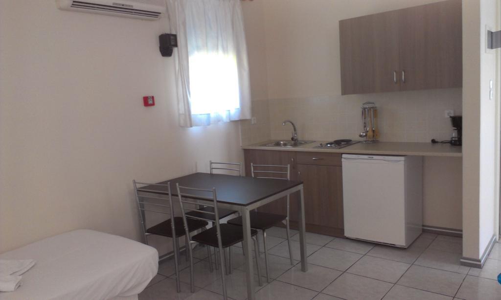 Iro Apartments Paralia Agias Foteinis Rom bilde