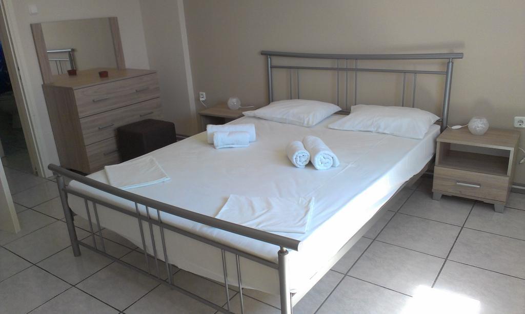 Iro Apartments Paralia Agias Foteinis Rom bilde